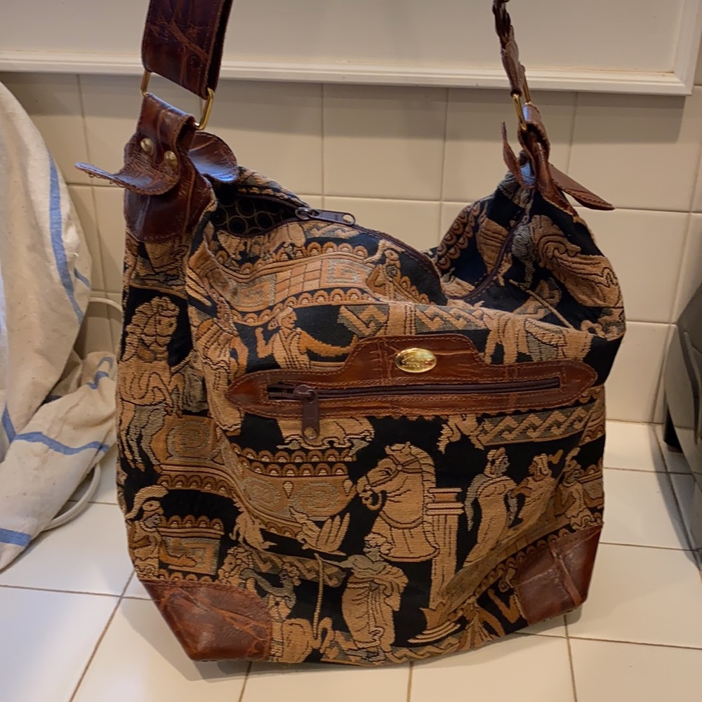 Italian bag by Arazzo in great condition